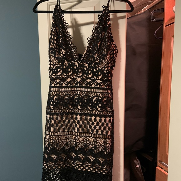 Lace midi dress - Picture 2 of 3